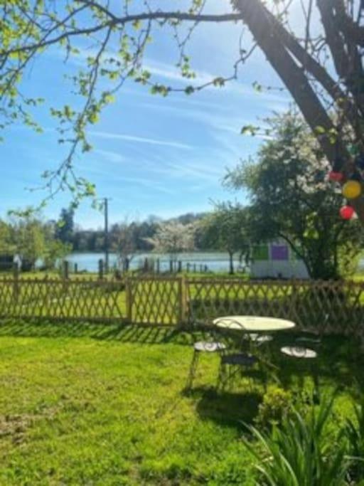 Maison Face A L'Etang Précy Buitenkant foto