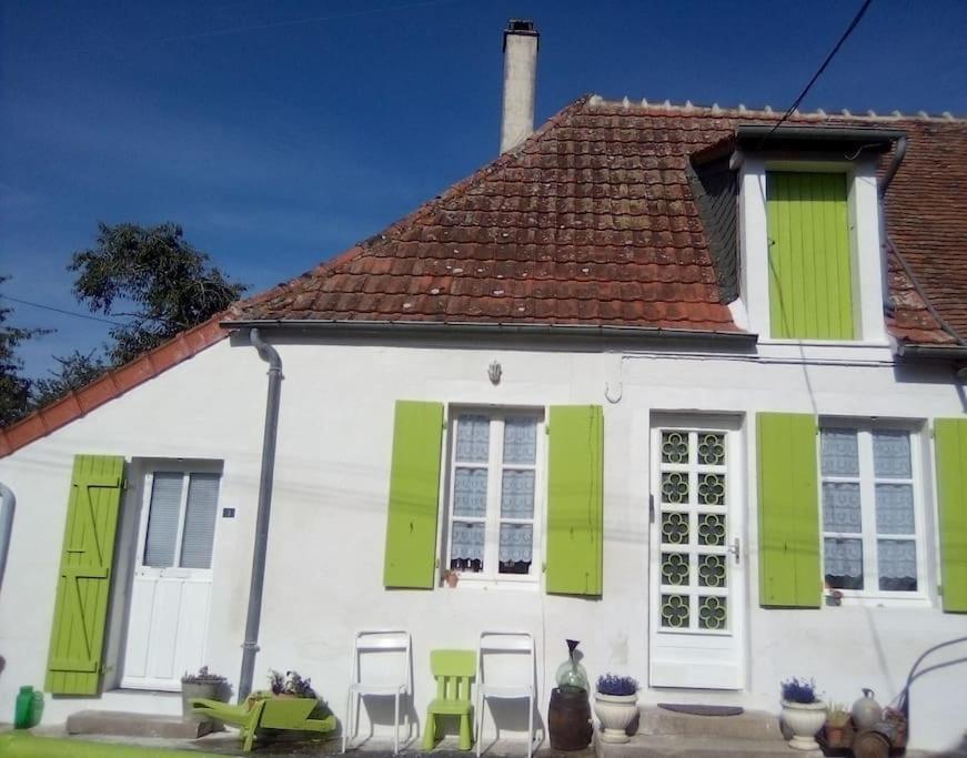 Maison Face A L'Etang Précy Buitenkant foto